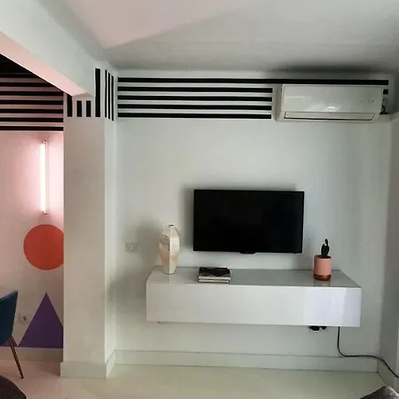 Memphis Design Seville